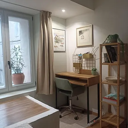 Chaleureux, Lumineux Et Calme 아파트